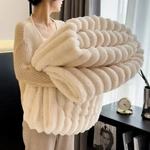 Cozy Fleece Throw Blanket for All Seasons